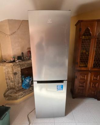 Frigo congelatore indesit come nuovo