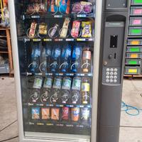 Distributore snack e bibite fresche