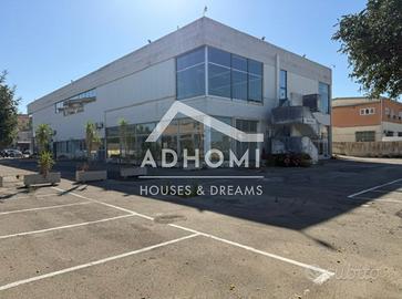 300mq locale plurivetrine + parcheggi ingresso Cag