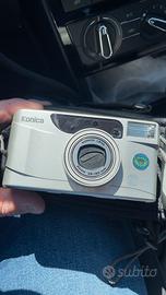 fotocamera compatta a pellicola Konica