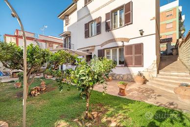 VILLA SINGOLA A CIVITAVECCHIA