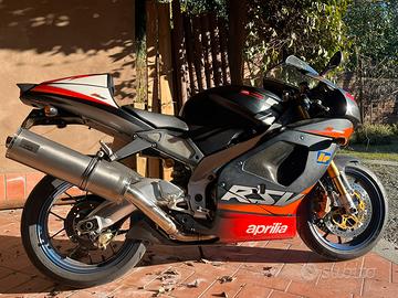 Aprilia rsv 1000 r