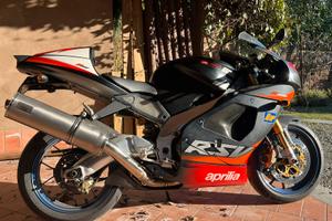 Aprilia rsv 1000 r