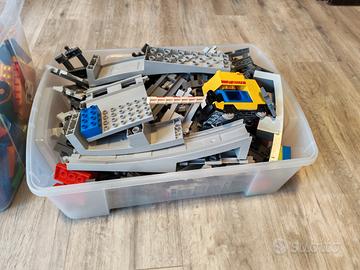 Lego duplo e pista per il treno 