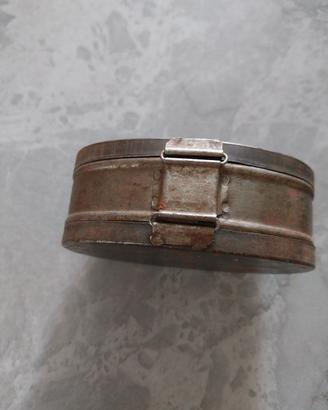 Scatoletta vintage in latta anni30.