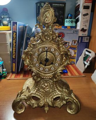 Antico orologio da tavolo