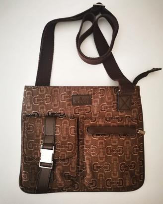 borsa Gucci con tracolla tessuto e pelle.