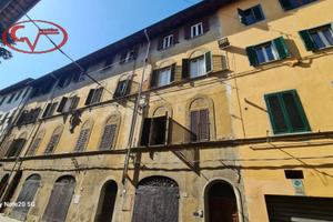 Palazzo / Stabile di 350 m² con più di 5 locali a 