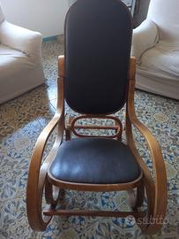 Sedia a dondolo. Perfetto stato.