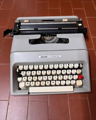 Macchina da scrivere Olivetti Lettera 35i vintage