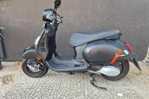 Piaggio Vespa 300 GTS