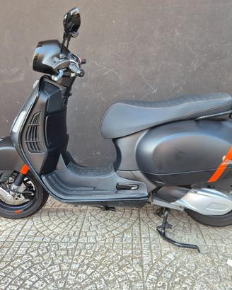 Piaggio Vespa 300 GTS
