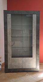 Mobile Vetrina con ante e ripiani in vetro