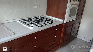 Cucina completa di elettrodomestici tranne il frig