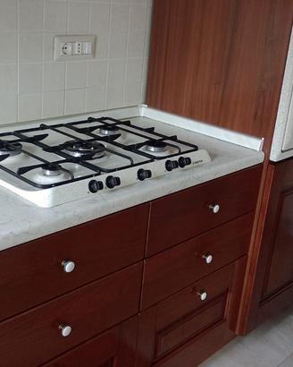 Cucina completa di elettrodomestici tranne il frig