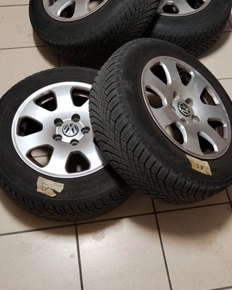 cerchi originali in lega con pneumatici invernali 