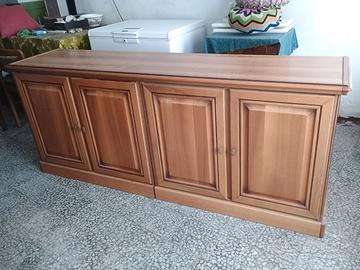 mobile con tavolo e sedie