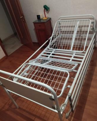 Letto ortopedico elettrico con sponde laterali