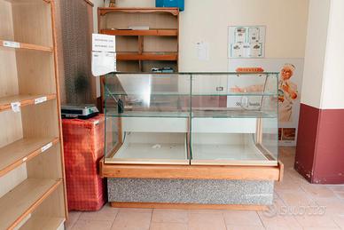bancone vetrina in legno per panificio