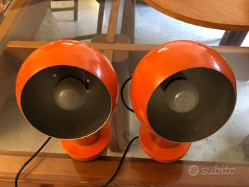 Lampada arancione vintage a calamita