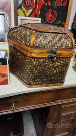 Baule esagonale in bambù intrecciato