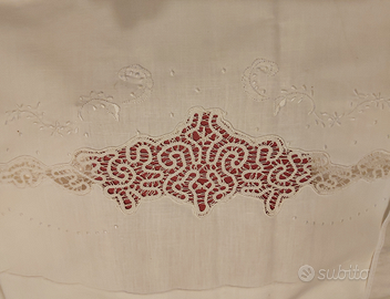 Corredo vintage in puro lino e vaso cristallo