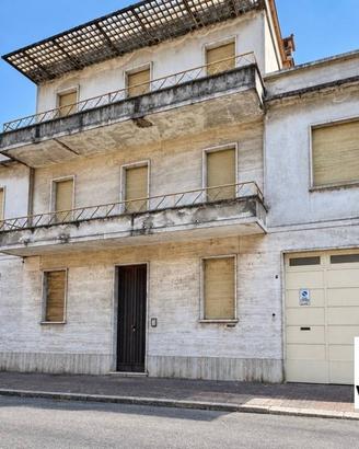 Casa indipendente di 639 m² con più di 5 locali e 