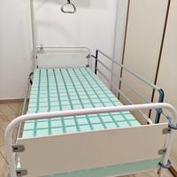 Letto ortopedico elettrico,ospedaliero,per disabil