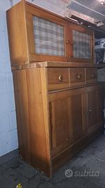Credenza in legno chiaro