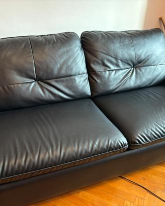 Divano ecopelle nero IKEA