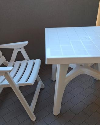 Tavolo giardino con 2 sedie