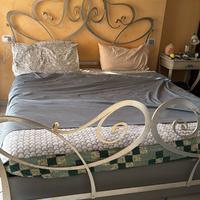 Letto ferro battuto con contenitore