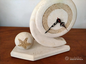 Orologio da tavolo in pietra leccese