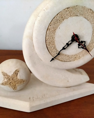 Orologio da tavolo in pietra leccese