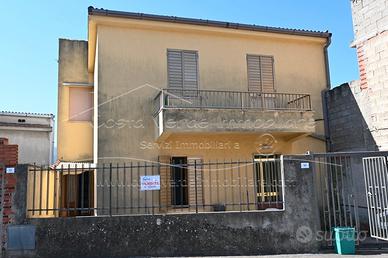 Arbus - Casa con giardino