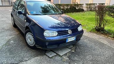 Volkswagen Golf 1.6 benzina – 3 porte – anno 1999