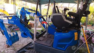 escavatorino 15q motore Kubota 702cc 
