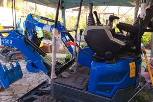 escavatorino 15q motore Kubota 702cc 