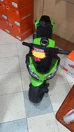 Moto elettrica a batteria con musica tipo Kawasaki
