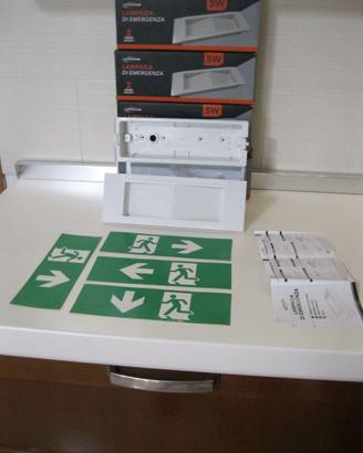 Lampade di emergenza a led tipo Beghelli