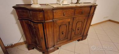 Credenza d'antquariato in noce massiccio 
