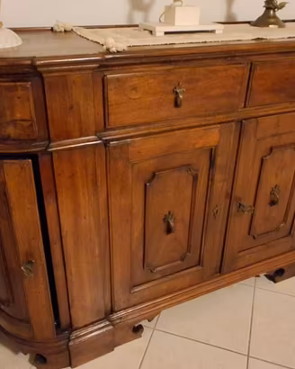 Credenza d'antquariato in noce massiccio 