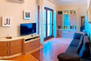 Solo a trasfertisti/insegnanti/professionisti