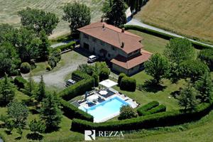 Villa di 455 m² con più di 5 locali e box auto dop