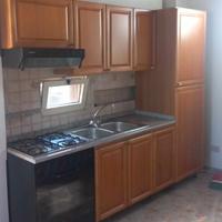 cucina componibile, tavolo e 4 sedie