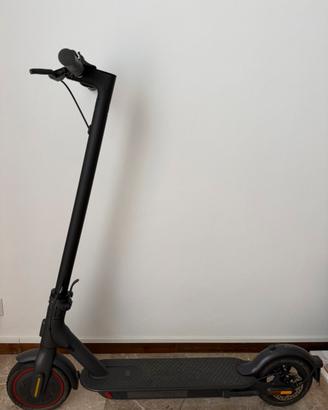 Monopattino Xiaomi Mi Electric Scooter Pro 2