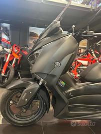 YAMAHA X-MAX 300 22