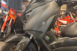 YAMAHA X-MAX 300 22