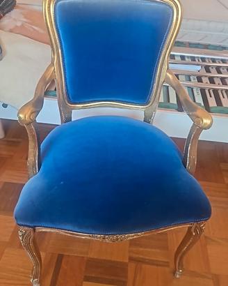 Poltroncina d'epoca con braccioli