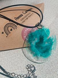 Collana con ciondolo in resina